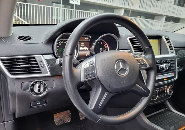 Mercedes-Benz GL cena 169900 przebieg: 24817, rok produkcji 2016 z Warszawa małe 704